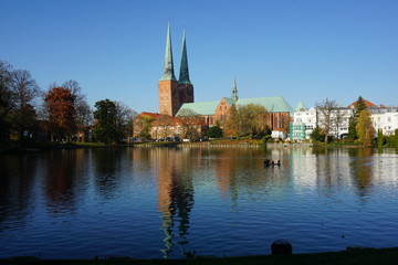 Fototapeta premium a nice view of the pond Mühlenteich and the cathedral