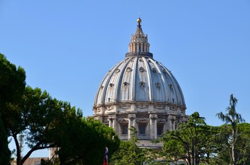 Fototapeta na wymiar Cupula de San Pedro en el Vaticano