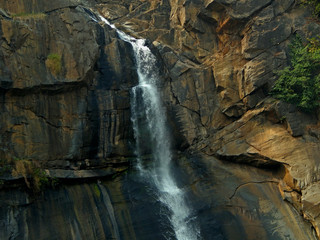 Plakat water splashing on rocks to form a waterfall at hundru falls, Ranchi, India