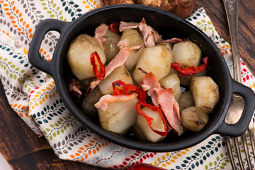 Fototapeta premium Jerusalem artichoke au gratin with ham and chili. Fricassee, fruits
