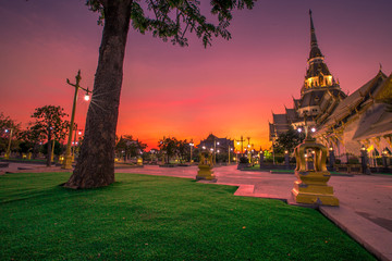 Obraz premium Background of one of the religious sites in Thailand (Wat Sothon Wararam Worawihan) in Chachoengsao, tourists always come to make merit.