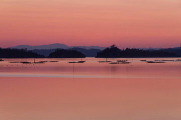 Fototapeta premium 壮観 大高森の夕日／日本三景松島／宮城県東松島市