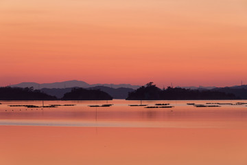 Fototapeta premium 壮観 大高森の夕日／日本三景松島／宮城県東松島市