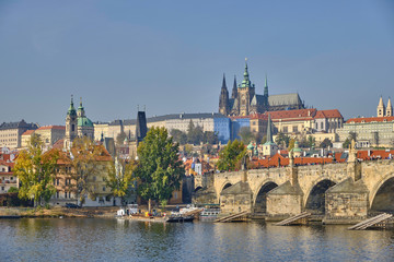 Obraz premium Scenic panorama with Prague Castle (Prazsky hrad), Charles bridge (Karluv most) and Vlatva river in capital of Czech Republic Prague. Beautiful summer sunny cityscape of the biggest city of Czechia