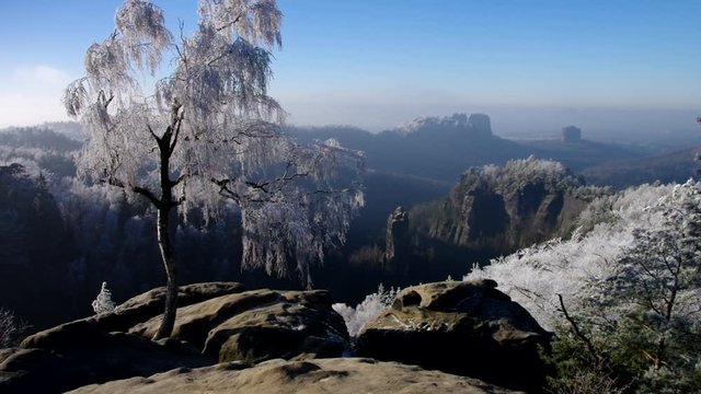 Elbsandsteingebirge im Winter Carolafelsen
