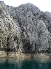  rocks over a lake in the mountains