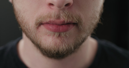 Obraz premium closeup shot of bearded man mouth