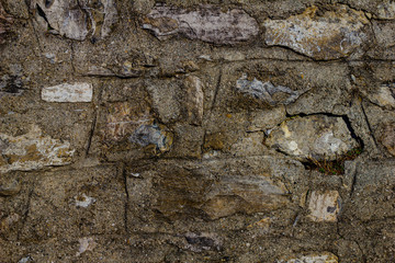Texture di sassi e rocce di un antico muro medievale uniti con una malta