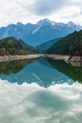 Obraz premium Artificial lake of Centro Cadore in the Dolomites