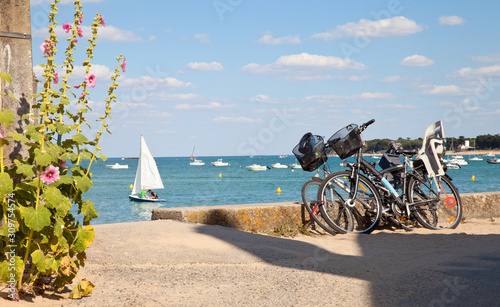 Fototapete Velo Sur La Plage De L Ile De Noirmoutier En Vendee France Thierry Ryo