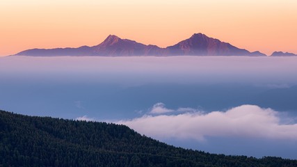 長野県・南アルプスの朝焼け