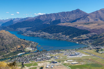 Fototapeta na wymiar view of Wakatipu lake and Queenstown valley from Remarkables