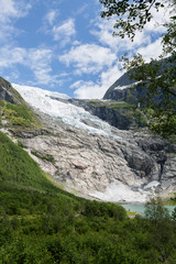 Boyabreen Gletscher mit Gletschersee im Jostedalsbreen Nationalpark, Norwegen