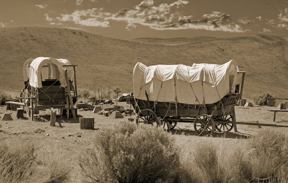 Simulated old photograph of wagons on the Oregon trail 