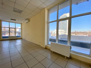 Fototapeta premium empty office with large windows