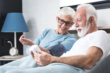 Ederly couple measures blood pressure