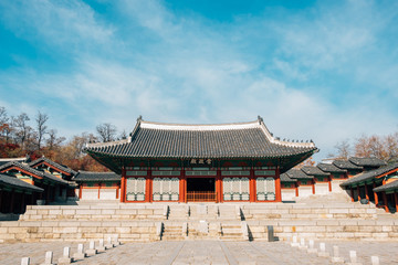 Fototapeta na wymiar Gyeonghuigung Palace traditional architecture in Seoul, Korea
