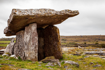 Poulnabrone