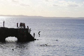 Naklejka premium young people have fun bathing - Salvador da Bahia Brazil