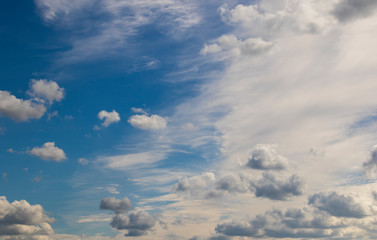 Obraz premium Blue sky and beautiful clouds, abstract nature background.