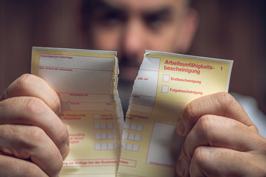 Arbeitsunf&auml;higkeitsbescheinignung wird zerrissen
