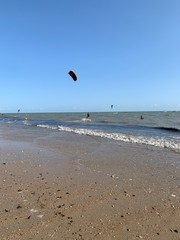 Kitesurfingf sulle spiagge della normandia