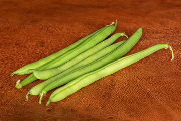 Lot of whole snap green bean on cognac leather