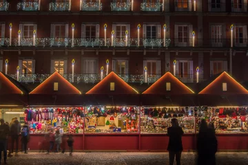 Tableaux ronds sur plexiglas Anti-reflet Madrid Christmas market frontal in the Mayor Square in Madrid. Spain