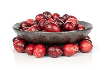 Obraz premium Lot of whole arranged fresh red cranberry in glazed bowl isolated on white background