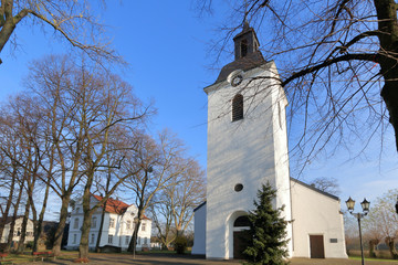 Fototapeta na wymiar Dorfkirche Friemersheim bei Duisburg am Niederrhein