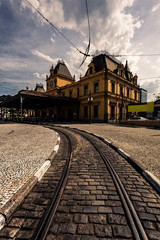 Fototapeta na wymiar Antiga estação de bonde e trem de Santos, litoral do Estado de São Paulo, Brasil. Ponto turístico, patrimônio histórico.