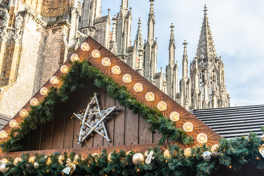 Christmas Market in front of Ulm Cathedral
