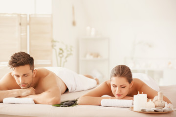 Obraz na płótnie Canvas Young couple relaxing in spa salon