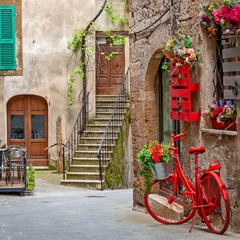 Photo sur Aluminium Toscane Belle ruelle en Toscane, vieille ville, Italie