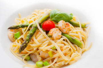 noodles with shrimp and asparagus