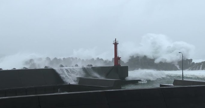 Rough Sea And Large Waves Crash Into Port - Halong
