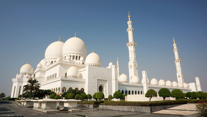 Fototapeta na wymiar Weiße Moschee Abu Dhabi