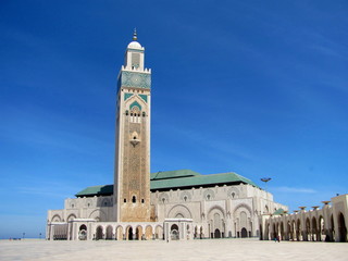 Obraz premium View at the mosque Hasan II in Casablanca, Morocco. It is one of the biggest mosques in the world.