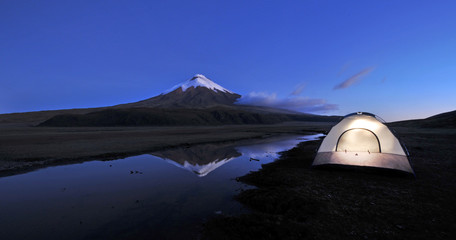 Fototapeta na wymiar Cotopaxi, uno de los volcanes más altos del mundo. Ecuador