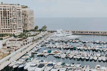 Port de la principauté de Monaco vue d'en haut