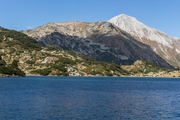 Obraz premium Fish Banderitsa lake at Pirin Mountain, Bulgaria