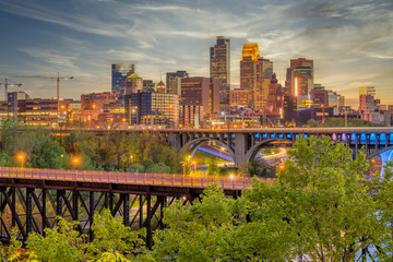 Minneapolis city skyline at sunset - obrazy, fototapety, plakaty