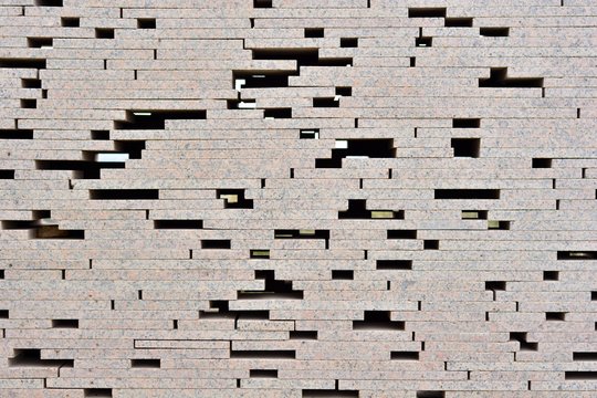 Muro hecho con lajas de piedra de granito, fondo