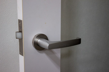 金属のドアノブ