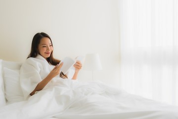 Obraz na płótnie Canvas Portrait beautiful young asian women read book on bed