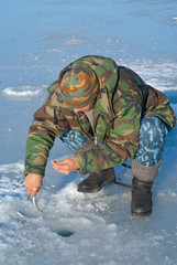 Naklejka premium Man on winter fishing 36