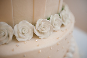 wedding cake with white roses