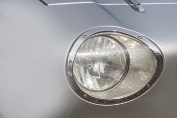 自動車のヘッドライト　Headlight of the car old