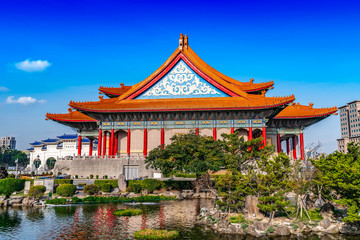 Obraz premium Traditional Chinese pavilion with nature in Taiwan.