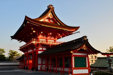 Fototapeta na wymiar Fushimi Inari-Taisha: santuario sintoísta de los 32.000 torii